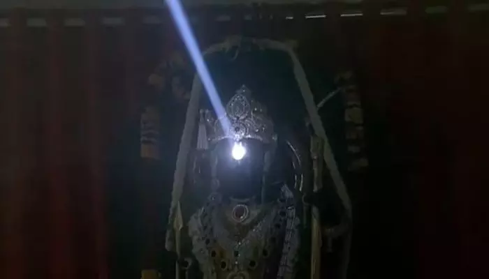 అయోధ్య రాముడి నుదుటిపై సూర్యతిలకం.. ఆసక్తికర విశేషాలివీ.. అయోధ్య రాముడి నుదుటిపై సూర్యతిలకం.. ఆసక్తికర విశేషాలివీ..