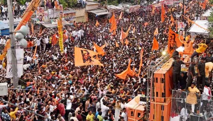 BREAKING: శ్రీరామ శోభాయాత్రలో దొంగల చేతివాటం.. పెద్ద ఎత్తున బంగారు ఆభరణాలు, సెల్ఫోన్లు మాయం BREAKING: శ్రీరామ శోభాయాత్రలో దొంగల చేతివాటం.. పెద్ద ఎత్తున బంగారు ఆభరణాలు, సెల్ఫోన్లు మాయం