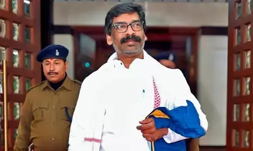హేమంత్ సొరేన్‌కు షాక్: మనీలాండరింగ్ కేసులో మరో నలుగురి అరెస్ట్