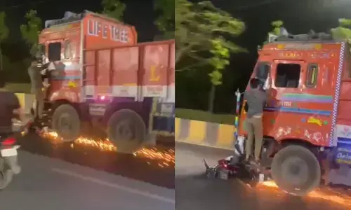 బైక్‌ని రెండు కిలోమీటర్లు ఈడ్చుకెళ్లాడు! పాతబస్తీలో భయానక ఘటన