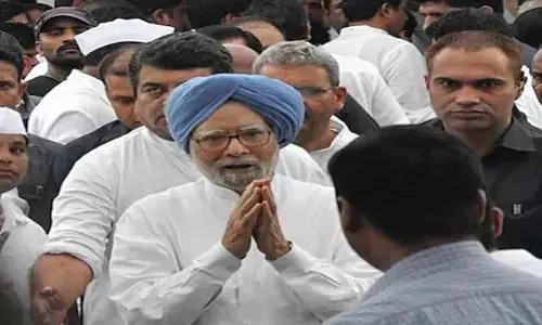 సుప్రీంకోర్టులో మాజీ ప్రధాని మన్మోహన్ సింగ్‌పై కేంద్రం ప్రశంసలు
