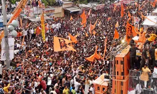 BREAKING: శ్రీరామ శోభాయాత్రలో దొంగల చేతివాటం.. పెద్ద ఎత్తున బంగారు ఆభరణాలు, సెల్‌ఫోన్లు మాయం