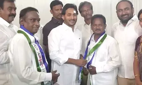జనసేనకు భారీ షాక్.. వైసీపీలో చేరిన రాజోలు ఇంచార్జ్