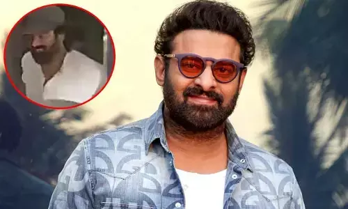 నెట్టింట వైరల్ అవుతున్న ప్రభాస్ లేటెస్ట్ లుక్ (వీడియో).. అంకుల్ అనేస్తున్న నెటిజన్లు!