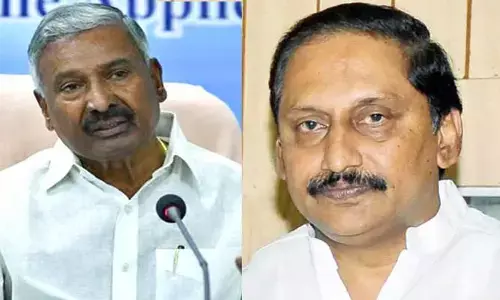 నా కాళ్లు పట్టుకోలేదని ప్రమాణం చేస్తావా.. మంత్రి పెద్దిరెడ్డికి కిరణ్ కుమార్ రెడ్డి సవాల్