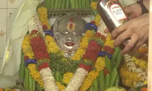 ఆ ఆలయంలో దేవతలకు బీరు, సారాయి ప్రసాదం..