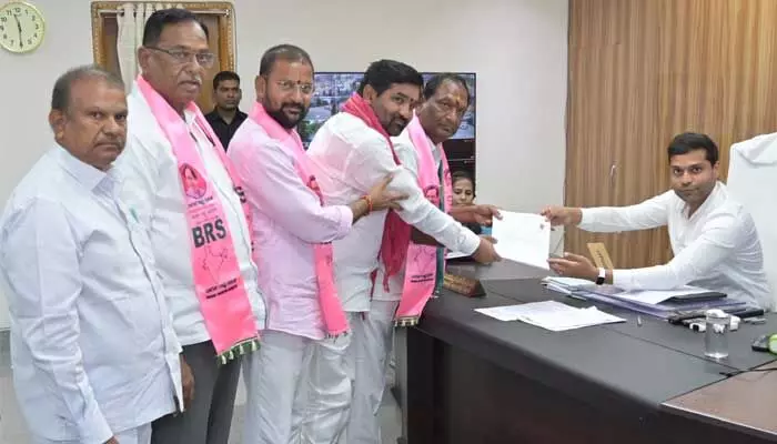 Telangana Politics: సామాన్యుడికి.. పెద్దింటి బిడ్డకు మద్య పోటీ Telangana Politics: సామాన్యుడికి.. పెద్దింటి బిడ్డకు మద్య పోటీ