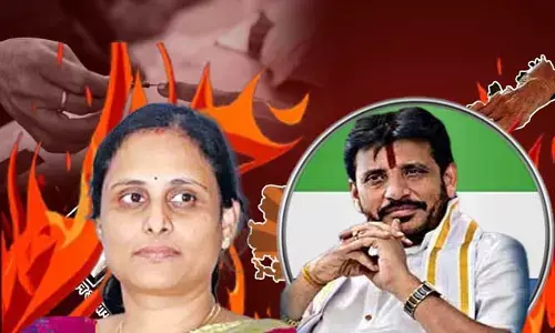 AP Politics: ఏపీ పాలిటిక్స్ లో షాకింగ్ పరిణామం.. భర్తపైనే భార్య పోటీ..