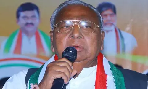 నా అనుకున్న వాళ్లే నాకు వెన్నుపోటు పొడిచారు.. వీహెచ్ ఎమోషనల్