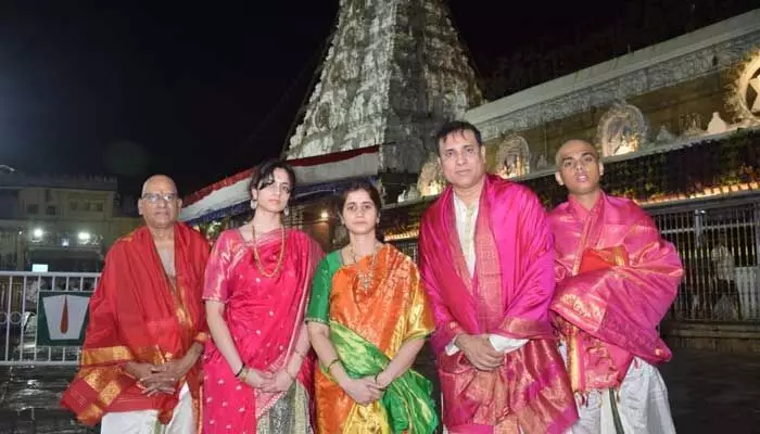 Tirumala: శ్రీవారి తోమాల సేవలో ప్రముఖ మాజీ క్రికెటర్.. Tirumala: శ్రీవారి తోమాల సేవలో ప్రముఖ మాజీ క్రికెటర్..