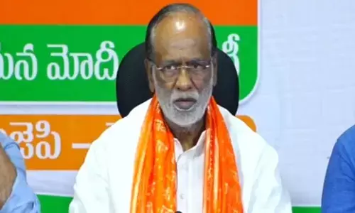 బస్సు యాత్ర కాదు మోకాళ్ల యాత్ర చేసిన కేసీఆర్ ను ప్రజలు నమ్మరు: బీజేపీ లక్ష్మణ్