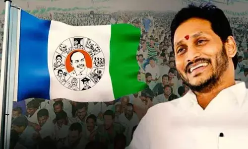 పెద్ద చేపలు చిక్కలేదు.. చోటా మోటా నేతలకు కండువా కప్పిన సీఎం జగన్