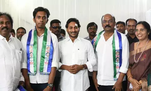 జనసేనకు బిగ్ షాక్..వైసీపీలోకి కీలక నేతలు