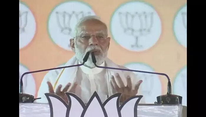 రాజ్యాంగాన్ని విచ్ఛిన్నం చేసేందుకు కాంగ్రెస్ ప్రయత్నిస్తోంది: ప్రధాని మోడీ రాజ్యాంగాన్ని విచ్ఛిన్నం చేసేందుకు కాంగ్రెస్ ప్రయత్నిస్తోంది: ప్రధాని మోడీ