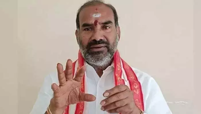 బాంబులు పెట్టారని సిగ్గులేకుండా మాటలు.. హరీశ్రావుకు ఆది శ్రీనివాస్ కౌంటర్ బాంబులు పెట్టారని సిగ్గులేకుండా మాటలు.. హరీశ్రావుకు ఆది శ్రీనివాస్ కౌంటర్