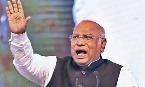 మోడీ చిల్లర రాజకీయవేత్తగా వ్యవహరిస్తున్నారు: ఏఐసీసీ చీఫ్ మల్లికార్జున్ ఖర్గే