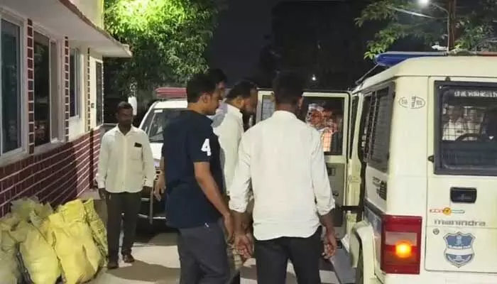 Telangana: ల్యాండ్ గ్రాబర్ రౌడీ షీటర్ అరెస్ట్ Telangana: ల్యాండ్ గ్రాబర్ రౌడీ షీటర్ అరెస్ట్