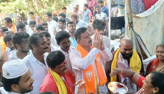 AP Politics: పశ్చిమను ఆదర్శంగా నిలుపుతా.. సుజనా చౌదరి AP Politics: పశ్చిమను ఆదర్శంగా నిలుపుతా.. సుజనా చౌదరి