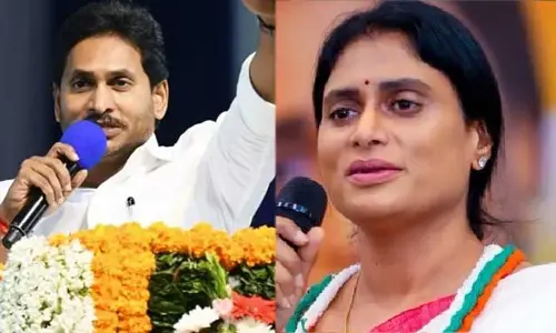 నామినేషన్ వేళ పులివెందులలో షర్మిలపై జగన్ సంచలన వ్యాఖ్యలు