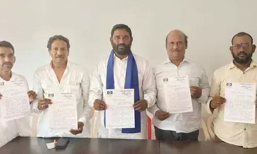 AP Politics: మే 1 న ఇంటింటికి పింఛన్లు పంపిణీ చేసేలా ఆదేశాలు ఇవ్వండి..