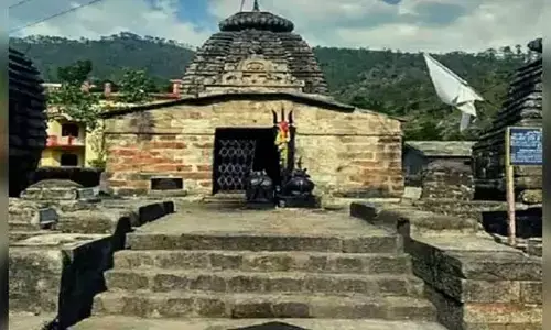 ఆ ఆలయంలో రాహువు తల.. అక్కడ పూజలు చేస్తే అన్ని దోషాలు పోతాయట..