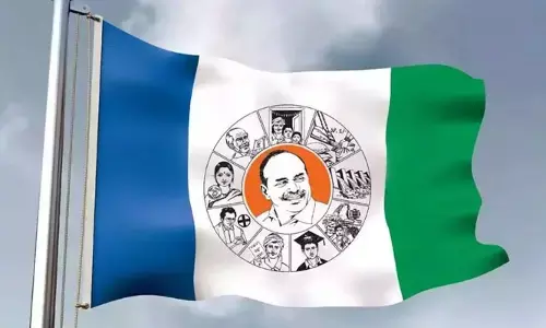 BREAKING: చివరి నిమిషంలో వైసీపీ అభ్యర్థి మార్పు.. అనకాపల్లి ఎంపీ క్యాండిడేట్ బీ ఫాం ఆమెకే