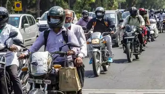 వాహనదారులకు బిగ్ అలర్ట్.. బ్రిడ్జిపై ఒకవైపు మాత్రమే రాకపోకలకు అనుమతి వాహనదారులకు బిగ్ అలర్ట్.. బ్రిడ్జిపై ఒకవైపు మాత్రమే రాకపోకలకు అనుమతి