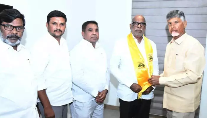 BREAKING: టీడీపీలో చేరిన మాజీ మంత్రి డొక్కా మాణిక్య వరప్రసాద్.. BREAKING: టీడీపీలో చేరిన మాజీ మంత్రి డొక్కా మాణిక్య వరప్రసాద్..