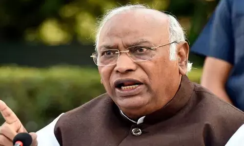 రెండో దశ పోలింగ్ నేపథ్యంలో కాంగ్రెస్ చీఫ్ ఖర్గె ఓటర్లకు కీలక సందేశం