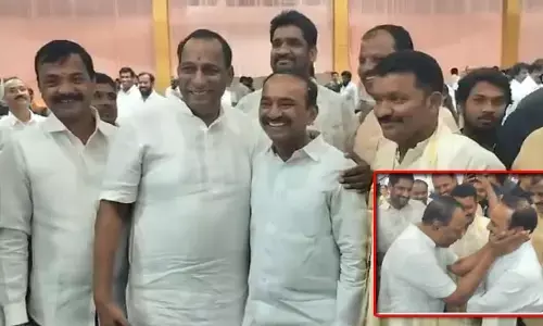 అన్నా.. మల్కాజ్‌గిరిలో నువ్వే గెలుస్తున్నావ్!  ఈటలతో మల్లారెడ్డి అలయ్ బలయ్!