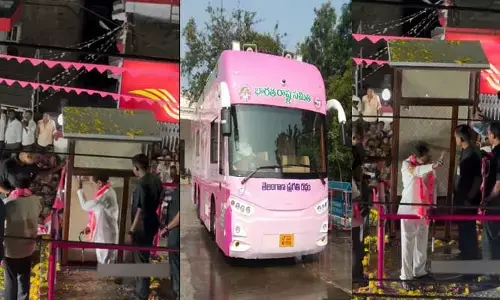 కేసీఆర్ బస్సులో ‘లిఫ్ట్’.. గులాబీ బాస్ ఎంట్రీ మామూలుగా లేదుగా!