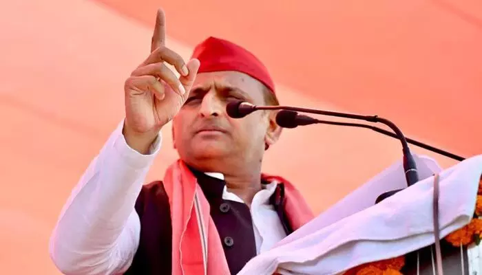 రెండు దశల్లోనూ బీజేపీ కనుమరుగైంది: ఎస్పీ చీఫ్ అఖిలేష్ యాదవ్ విమర్శలు రెండు దశల్లోనూ బీజేపీ కనుమరుగైంది: ఎస్పీ చీఫ్ అఖిలేష్ యాదవ్ విమర్శలు