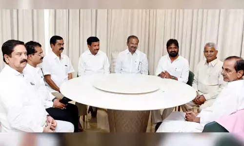 కాంగ్రెస్‌ది థర్డ్ ప్లేస్.. బీజేపీ, BRS మధ్యే పోటీ: మాజీ CM కేసీఆర్ కీలక వ్యాఖ్యలు