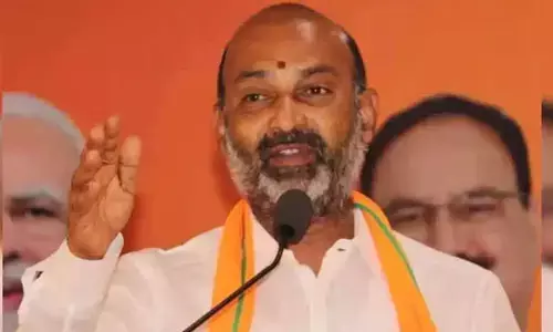 రాష్ట్రంలో నీచ రాజకీయాలకు పాల్పడుతోన్న కాంగ్రెస్ : ఎంపీ బండి సంజయ్ హాట్ కామెంట్స్