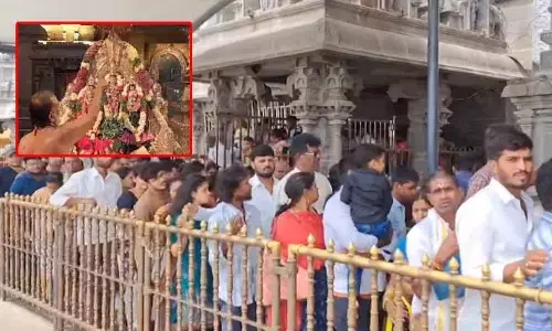 యాదాద్రిలో భక్తుల రద్దీ.. స్వామివారి దర్శనానికి 3 గంటలు