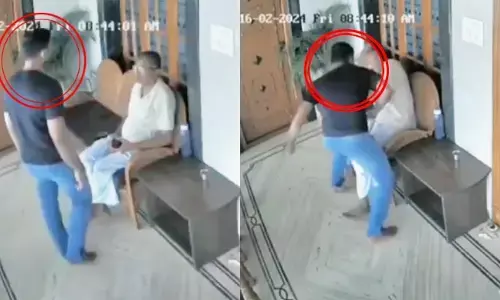 Viral News: ఆస్తి కోసం కన్నకొడుకు తండ్రిని ఏం చేశాడంటే.. సోషల్ మీడియాలో వీడియో వైరల్