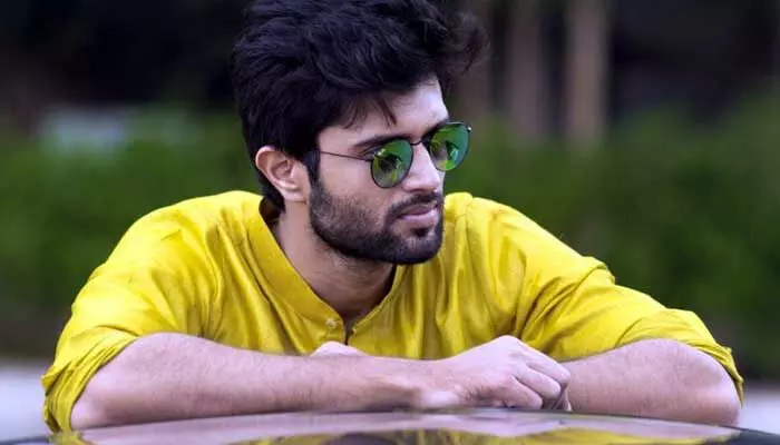 కొత్త ప్రాజెక్ట్తో వచ్చేస్తున్న విజయ్.. టైటిల్ కూడా ఫిక్స్! కొత్త ప్రాజెక్ట్తో వచ్చేస్తున్న విజయ్.. టైటిల్ కూడా ఫిక్స్!