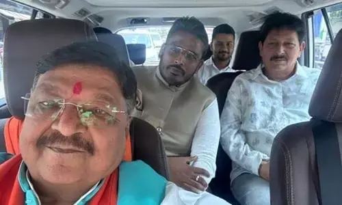 కాంగ్రెస్‌కు భారీ షాక్: నామినేషన్ ఉపసంహరించుకున్న ఇండోర్ అభ్యర్థి