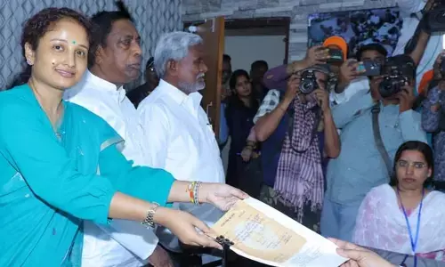 ఎమ్మెల్యే అభ్యర్థిగా కల్పనా సొరేన్ నామినేషన్: గాండే అసెంబ్లీ స్థానం నుంచి బరిలోకి