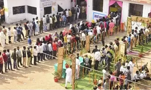 ఓటేస్తే డైమండ్ రింగ్, ల్యాప్ టాప్ గెలుచుకునే అవకాశం.. ఎక్కడంటే?