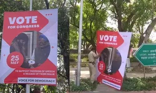 ఢిల్లీలో పోస్టర్ల కలకలం.. కాశ్మీర్ వేర్పాటువాది యాసిన్ మాలిక్‌తో మన్మోహన్ సింగ్‌ పోస్టర్లు