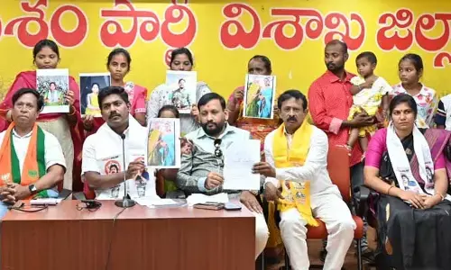 AP Politics: విశాఖ లో దళిత రెల్లి యువకుడిని హత్య చేస్తే అరెస్టు చేయారా?