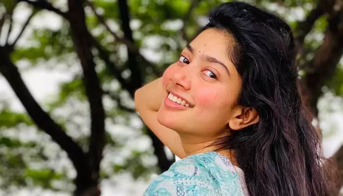 ఆ పార్ట్కు సాయి పల్లవి సర్జరీ.. అందుకే సినిమా చాన్స్ అంటూ ఇంట్రెస్టింగ్ కామెంట్స్.. ఆ పార్ట్కు సాయి పల్లవి సర్జరీ.. అందుకే సినిమా చాన్స్ అంటూ ఇంట్రెస్టింగ్ కామెంట్స్..