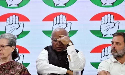 ఢిల్లీలో కాంగ్రెస్‌కు మరో షాక్: ఆప్‌తో పొత్తును వ్యతిరేకిస్తూ ఇద్దరు కీలక నేతల రాజీనామా