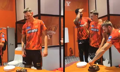 Sunrisers Hyderabad: గ్రాండ్‌‌గా మార్కో యాన్సన్ బర్త్‌డే వేడుకలు.. కుర్చీ వేసుకుని మరీ కేక్ పూసిన రాహుల్ త్రిపాఠి