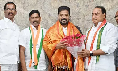 సీఎం రేవంత్ రెడ్డిని కలిసిన మాజీ మంత్రి.. ఆ జిల్లాలో బీఆర్ఎస్‌కు కోలుకోలేని దెబ్బ!