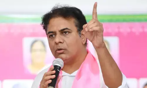 తెలుగు విద్యార్థులకు అన్యాయం జరిగితే ఊరుకునే ప్రసక్తే లేదు: కేటీఆర్