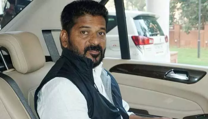 మరి కాసేపట్లో ఢిల్లీకి రేవంత్.. సీఎం హస్తినా టూర్పై తీవ్ర ఉత్కంఠ..! మరి కాసేపట్లో ఢిల్లీకి రేవంత్.. సీఎం హస్తినా టూర్పై తీవ్ర ఉత్కంఠ..!