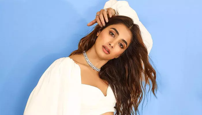 Pooja Hegde: స్టార్ హీరో మూవీలో చాన్స్ కొట్టేసిన పూజా హెగ్డే Pooja Hegde: స్టార్ హీరో మూవీలో చాన్స్ కొట్టేసిన పూజా హెగ్డే