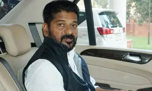 మరి కాసేపట్లో ఢిల్లీకి రేవంత్.. సీఎం హస్తినా టూర్‌పై తీవ్ర ఉత్కంఠ..!